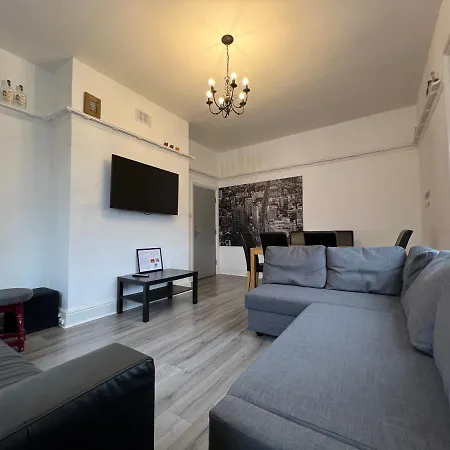 Peaky Blinders Apartment 5 Min Walk To Blackpool Tower Sleeps Up To 14 Exterior photo
