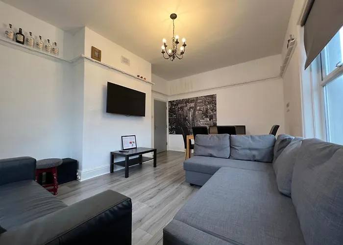 Peaky Blinders Apartment 5 Min Walk To Blackpool Tower Sleeps Up To 14