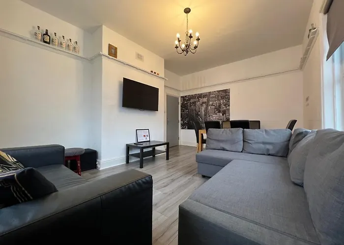 Peaky Blinders Apartment 5 Min Walk To Blackpool Tower Sleeps Up To 14